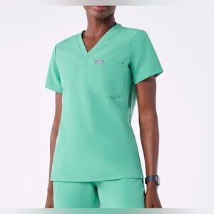 FIGS Catarina One Pocket Scrub Top EUC